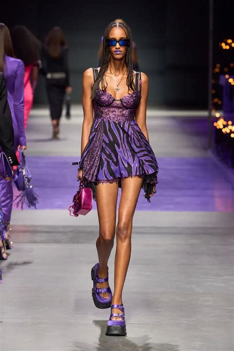 sfilata versace 2023 streaming|Versace Spring 2023 Ready.